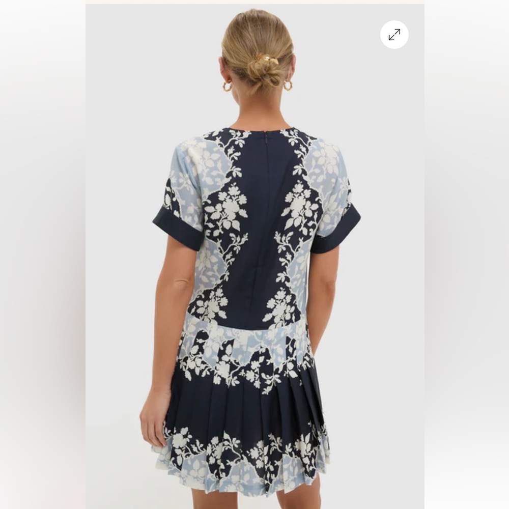 Tuckernuck Navy and Light Blue Floral Short-Sleeve Pleated Dress - Picture 3 of 9